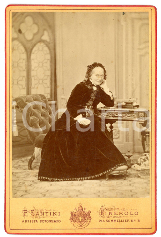 1890 ca PINEROLO Ritratto di anziana donna vestita a lutto *Foto SANTINI