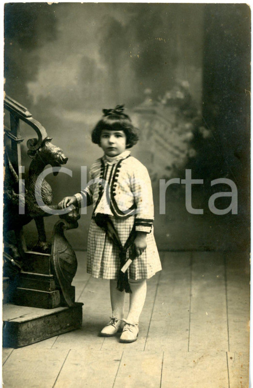 1920 ca ITALIA Ritratto di bambina in abito a quadretti - Fotocartolina FP