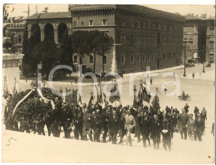 1940 ca ROMA Associazione cittadina rende omaggio al Milite Ignoto - Foto 24x18