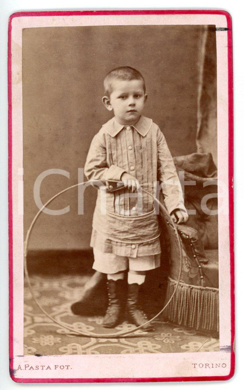 1870 ca TORINO Ritratto di bambino con il cerchio - Foto A. PASTA - CDV