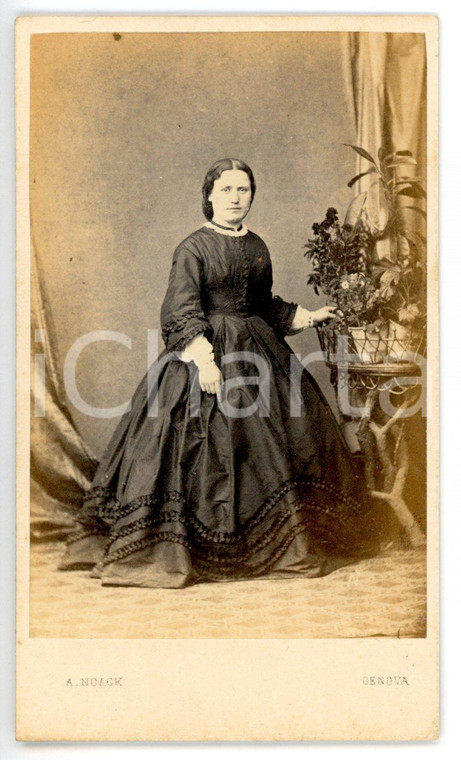 1870 ca GENOVA Ritratto di donna in abito ricamato *Foto ALFREDO NOACK - CDV