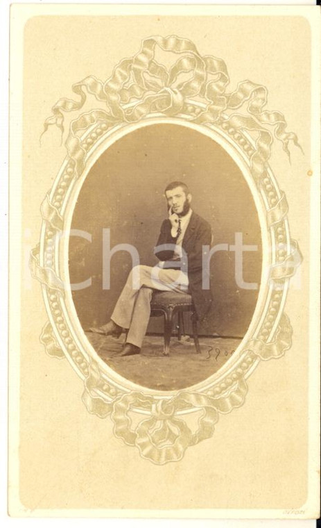 1870 ca MILANO Ritratto di un giovane uomo seduto - Foto G. B. GANZINI CDV