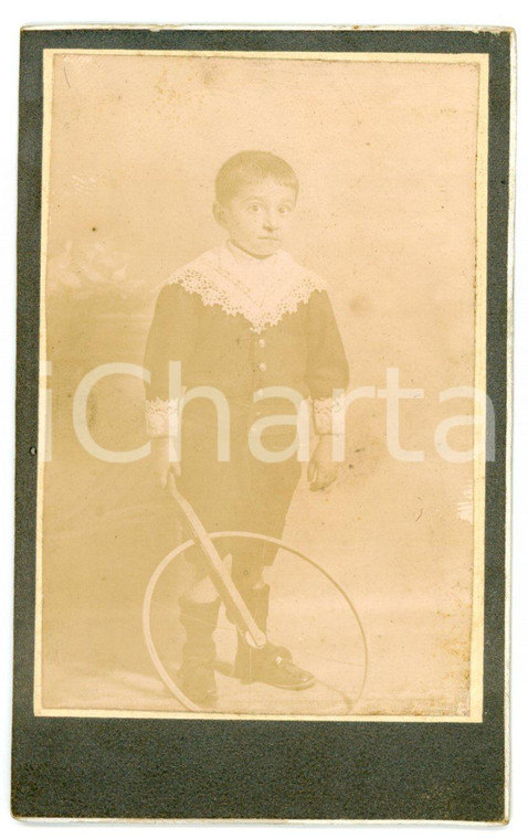 1890 ca ITALIA Ritratto di bambino con la ruota *Fotografia VINTAGE - CDV