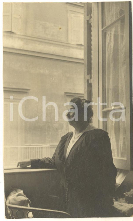 1930 ca GENOVA Ritratto di Olga SAMAJA MORPURGO alla finestra - Fotografia  7x13