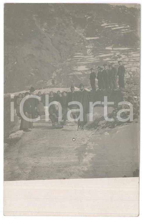 1915 ca ITALIA - ESCURSIONISMO - Gruppo con slittino *Fotografia anonima 9x14 cm