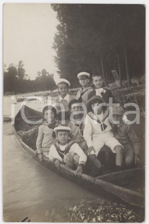 1920 ca COSTUME ITALIA Gruppo di bambini in canoa - Foto anonima 9x14 cm