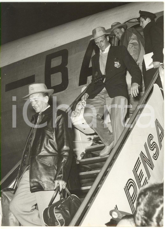 1956 MILANO MALPENSA - Arrivo delegazione olimpionica ungherese da Melbourne (3)