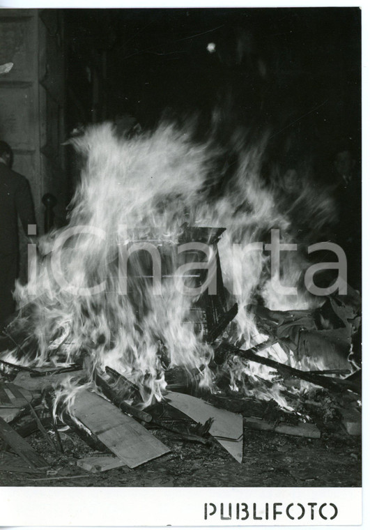1955 NAPOLI Tradizionale falò per la festa di Sant'Antonio Abate *Foto 13x18 cm