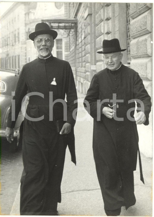 1957 ROMA Compagnia di Gesù - Padre DOUSOSA e Padre KELLY (1) *Foto 13x18