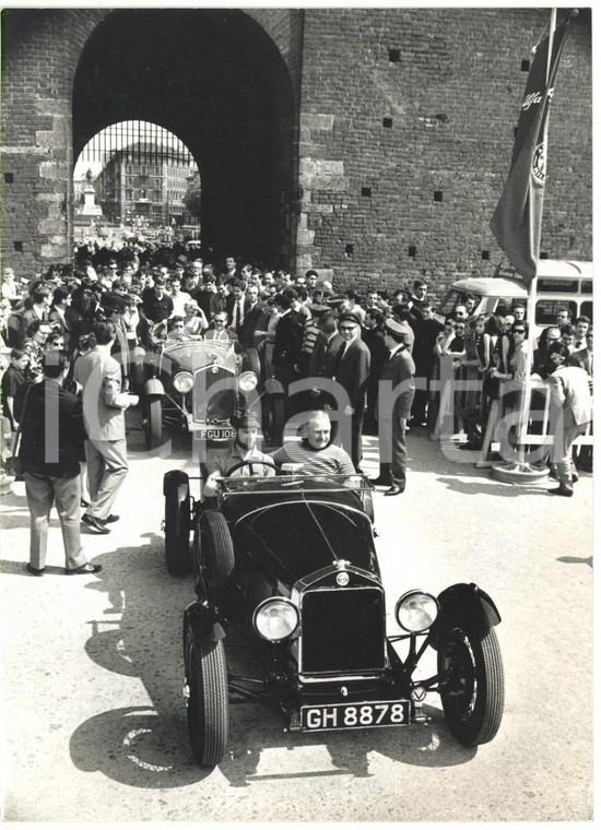 1966 MILANO Castello Sforzesco - Primo rally internazionale ALFA ROMEO veterane 