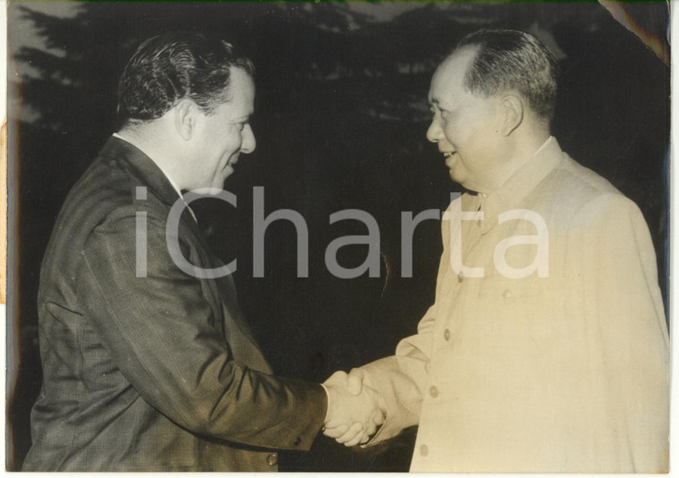 1961 REPUBBLICA POPOLARE CINESE - João GOULART stringe la mano a MAO TSE-TUNG