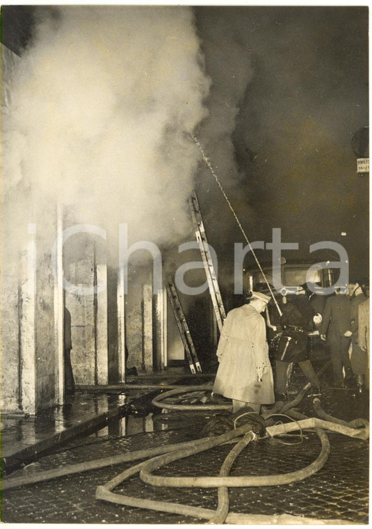 1958 ROMA TRASTEVERE Incendio CINEMA REALE - Operazioni di spegnimento *Foto