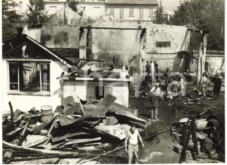 1956 LISSONE (MB) Incendio mobilificio MORAPICI - Macerie dell'edificio bruciato