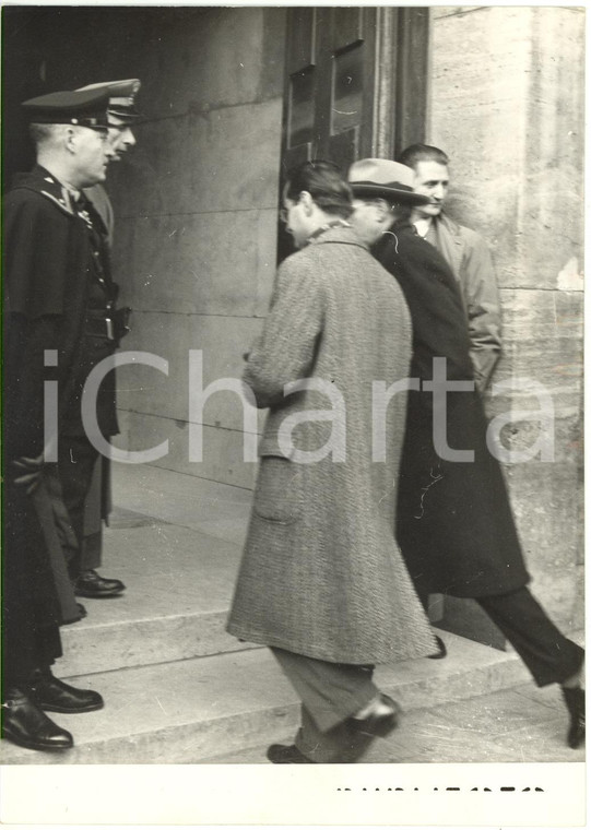 1954 NAPOLI MAFIA - Boss Lucky LUCIANO si reca in Questura per interrogatorio