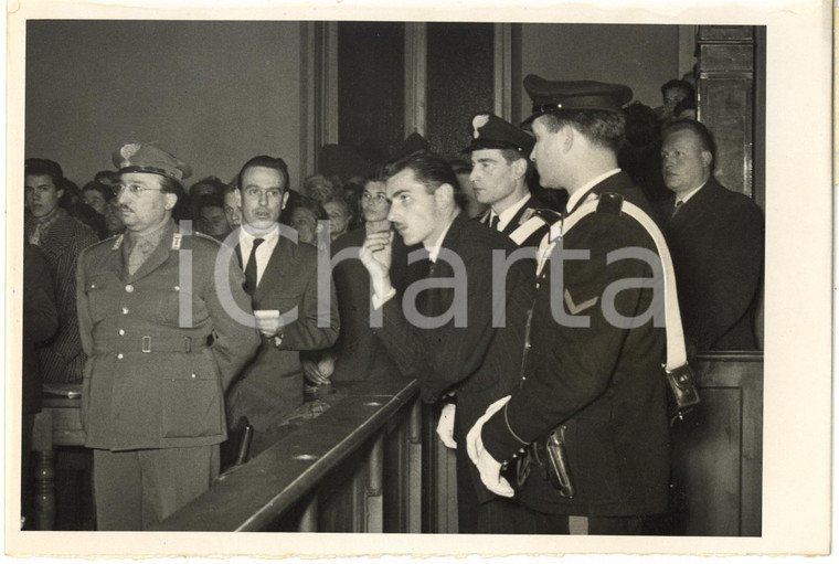 1955 AOSTA - DELITTO DI ENTRÈVES - Imputato Nadir CHIABODO ascolta la sentenza