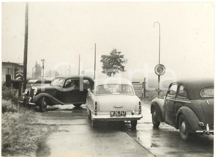 1956 HEGYESHALOM (UNGHERIA) Riapertura frontiera - Passaggio di auto austriache