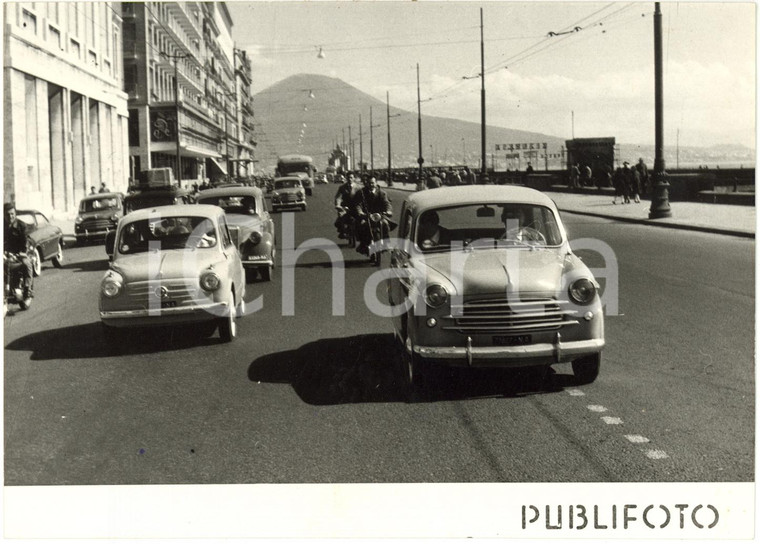 1955 NAPOLI - Presentazione nuova FIAT 600 in Via Partenope *Foto VINTAGE 18x13