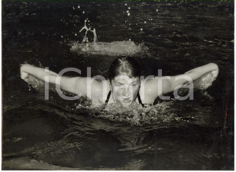 1956 BLACKPOOL DERBY BATHS - Anne MORTON during a training session *Photo 20x15