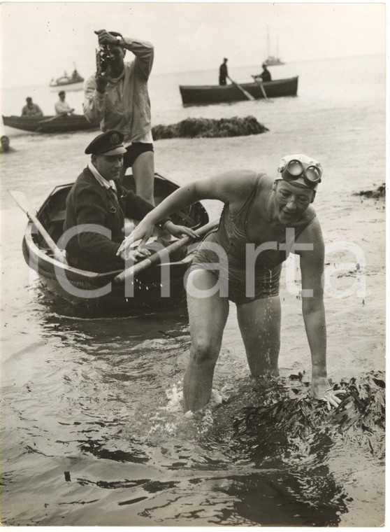 1958 DOVER (UK) - Greta ANDERSEN wins the Cross-Channel Swimming Race *Photo