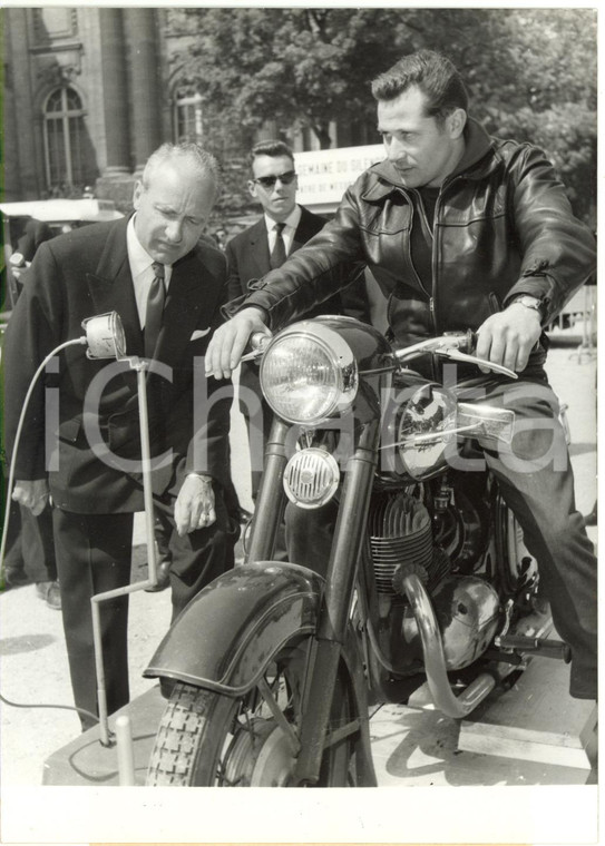 1959 PARIS Semaine du silence - Préfet Maurice PAPON mesure le bruit d'une moto