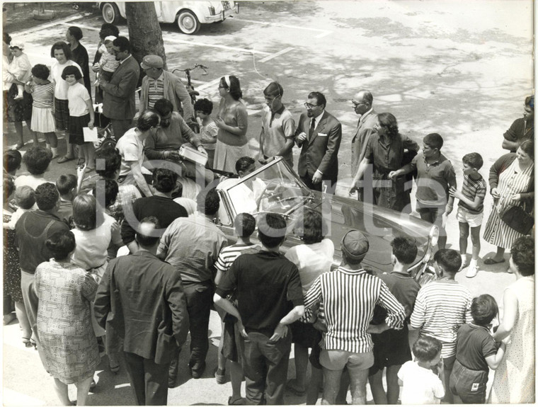 1964 CERVIA CANTAGIRO - Folla di curiosi all'arrivo della carovana *Foto 24x18