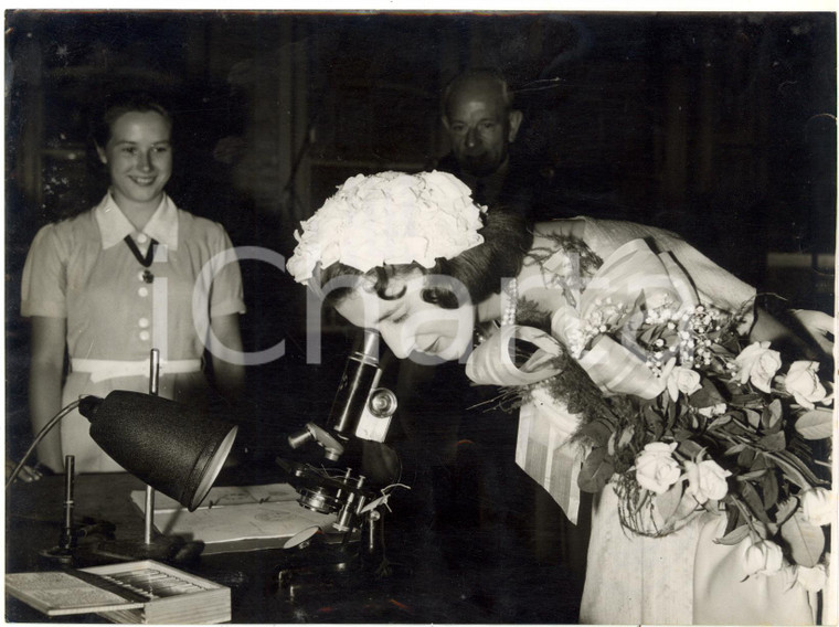 1957 LONDON Mary Datchelor School PRINCESS ALEXANDRA of Kent tries a microscope
