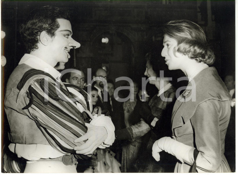 1959 LONDON Theatre Royal - Princess Alexandra of Kent chats with Roland PETIT