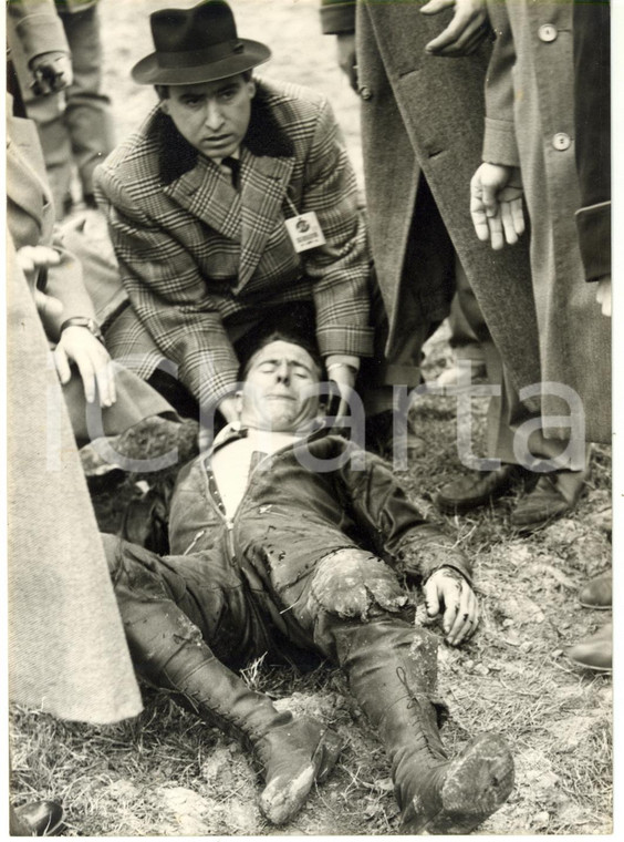 1955 ca AUTODROMO DI MODENA - Alfredo MILANI dopo incidente motociclistico *Foto