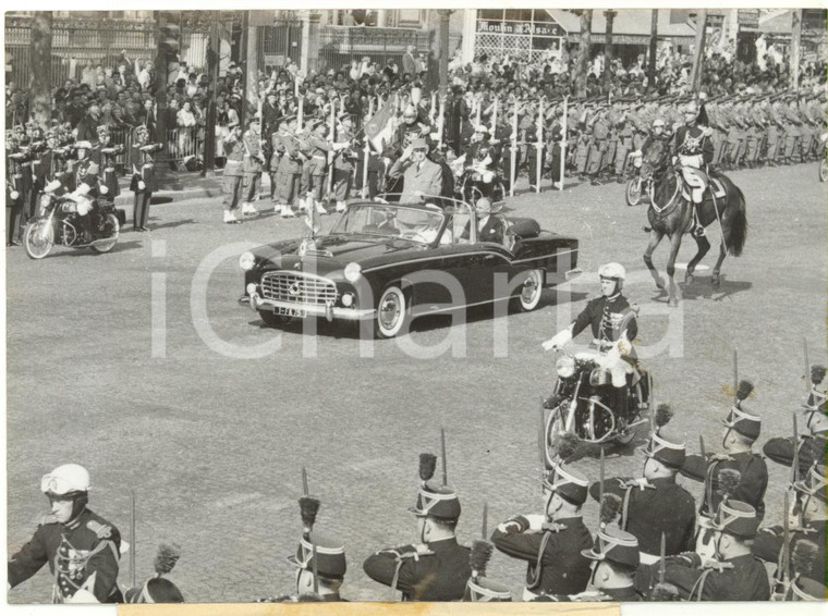 1959 PARIS Défilé du 14 JUILLET - Charles DE GAULLE passe les troupes en revue