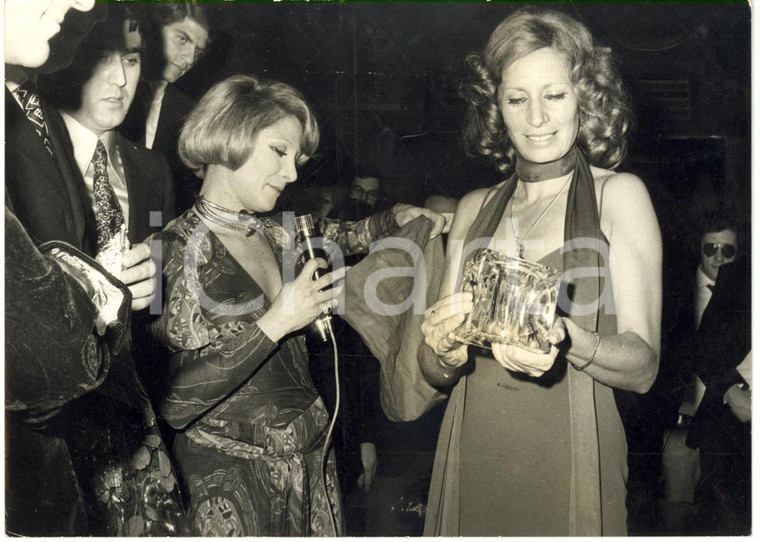 1975 ca ITALIA COSTUME - Fotografa Chiara SAMUGHEO riceve premio *Foto 18x13