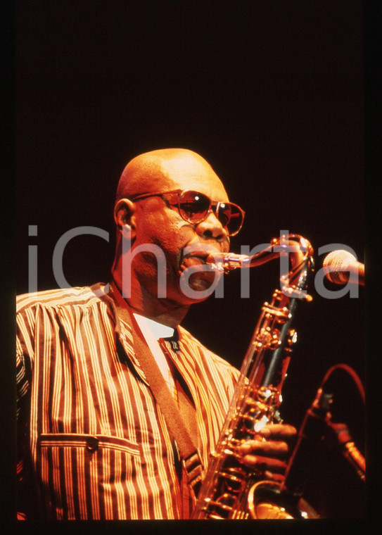  35mm vintage slide* 1990ca MUSICA Manu DIBANGO durante un concerto (1)