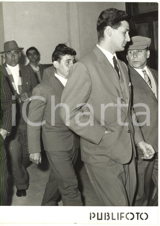 1957 NAPOLI - Processo a Carlo PISACANE - L'imputato condotto in tribunale *Foto