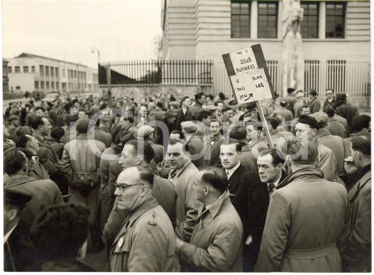 1957 BRISTOL AEROPLANE COMPANY - Placard against blacklegging during a strike