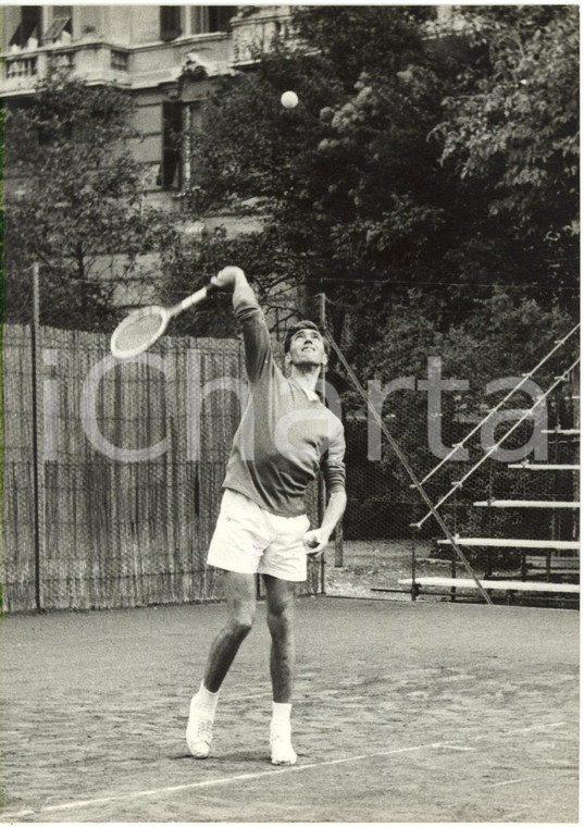 1953 GENOVA Campionati nazionali TENNIS - Orlando SIROLA durante una partita (2)