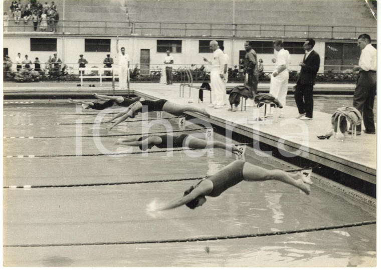 1957 GENOVA Campionati femminili assoluti NUOTO Partenza gara 100m stile libero
