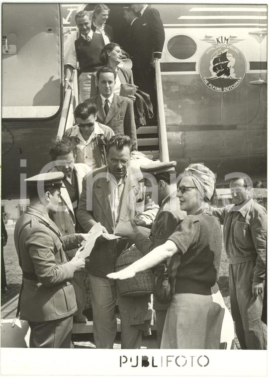 1954 NAPOLI CAPODICHINO - Arrivo europei espulsi dalla Cina comunista (1) *Foto