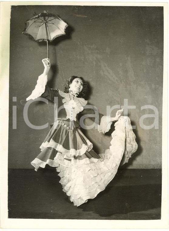 1953 LONDON Princess Theatre - VIENNA BALLET - Vilma KOSTKA during a rehearsal