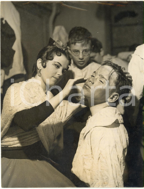 1954 UK Carl Rosa Opera Company - Joan WESTON does David LONGLEY's makeup *Photo