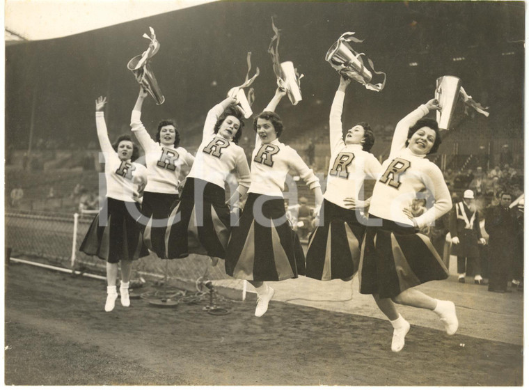 1956 LONDON Wembley Stadium - Cheerleaders of the LONDON ROCKETS *Photo 20x15 cm