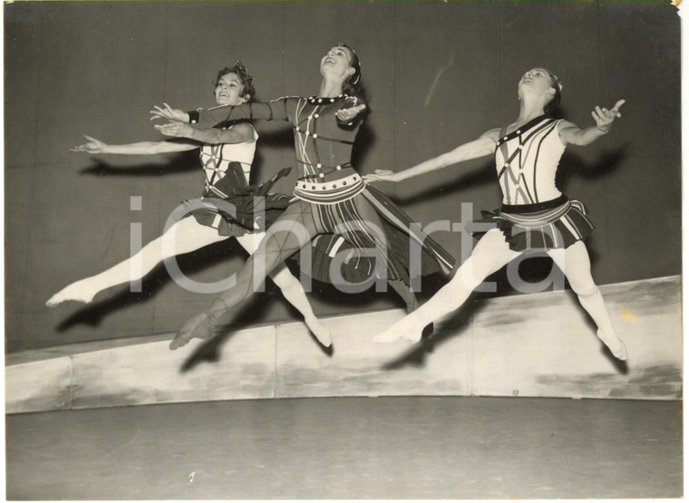 1956 LONDON Royal Festival Hall - Belinda WRIGHT Anita LANDA Jeanette MINTY