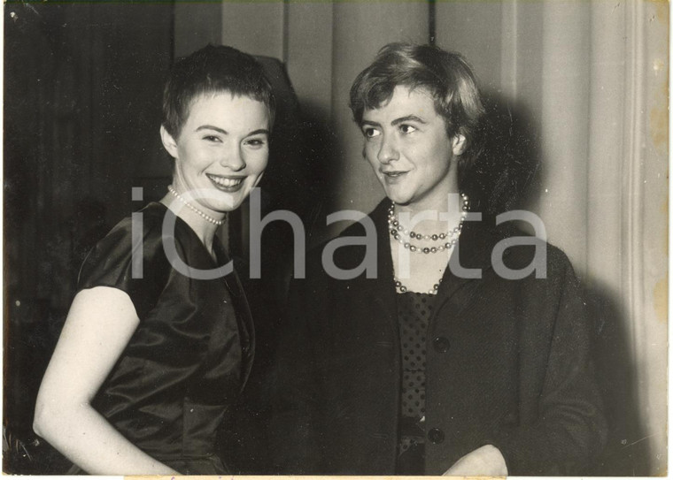 1957 PARIS - Attrice Jean SEBERG con la scrittrice Françoise SAGAN *Foto 18x13