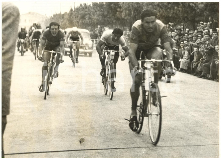 1954 LUGO (RA) CICLISMO Giro di Romagna - Giuseppe MINARDI vince in volata *Foto