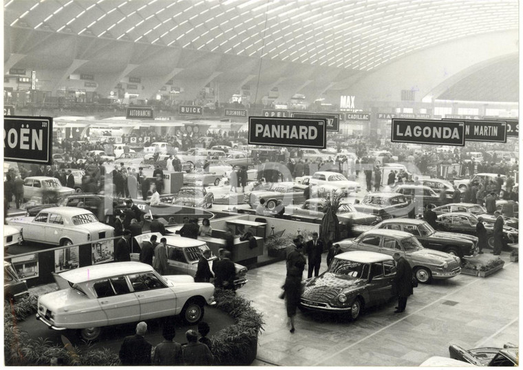 1961 TORINO Salone Internazionale dell'Auto - Interno del padiglione espositivo