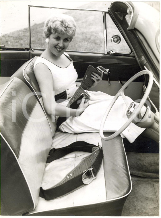 1959 BIGGIN HILL Surrey Flying Club - Janet LYNN shows new safety belt for cars