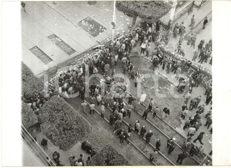 1960 ALGERI - GUERRA D'ALGERIA - Insorti dietro le barricate su Rue Michelet 