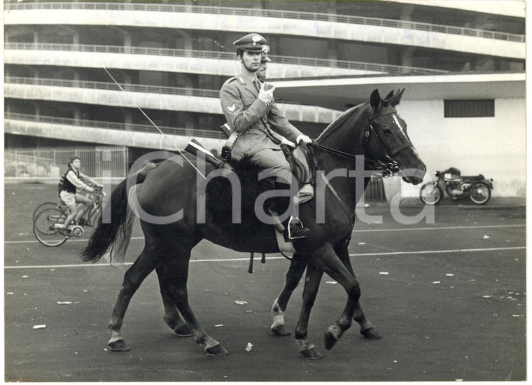 1964 MILANO - Nuove pattuglie di CARABINIERI a cavallo *Foto VINTAGE 18x13 cm