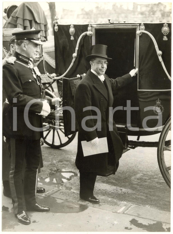 1957 LONDON - Ambassador of Bolivia Víctor PAZ ESTENSSORO goes to see the Queen