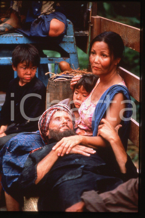 35mm vintage slide* 1989 WELCOME HOME Kriss KRISTOFFERSON e Kieu CHINH nel film