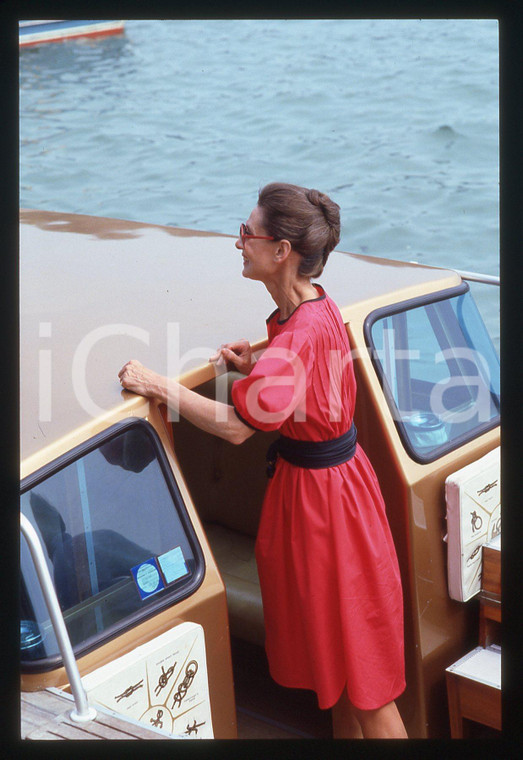 35mm vintage slide* 1983 VENEZIA Audrey HEPBURN a bordo di un motoscafo (1)