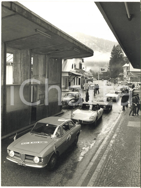 1967 TARVISIO Auto ALFA ROMEO alla frontiera - Salone viaggiante *Foto 18x24 cm